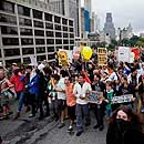 Photo: 700 arrested after protest on NY's Brooklyn Bridge